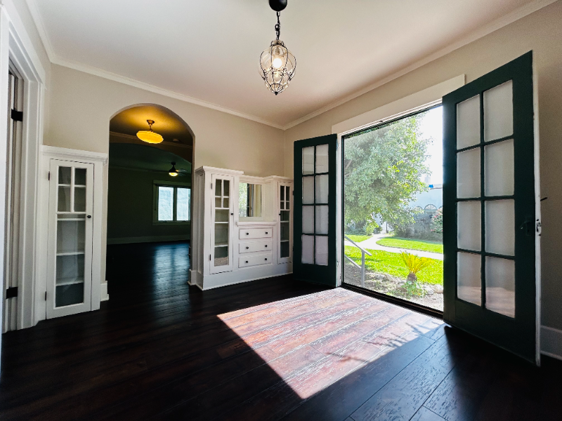 Pasadena House: 444 S Euclid Ave