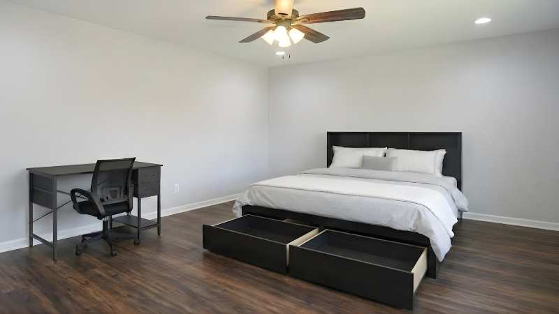 Slidell House: 3834 Cambridge St,