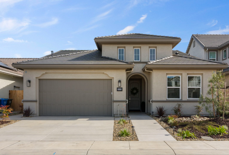 Manteca House: 2522 Amur Avenue