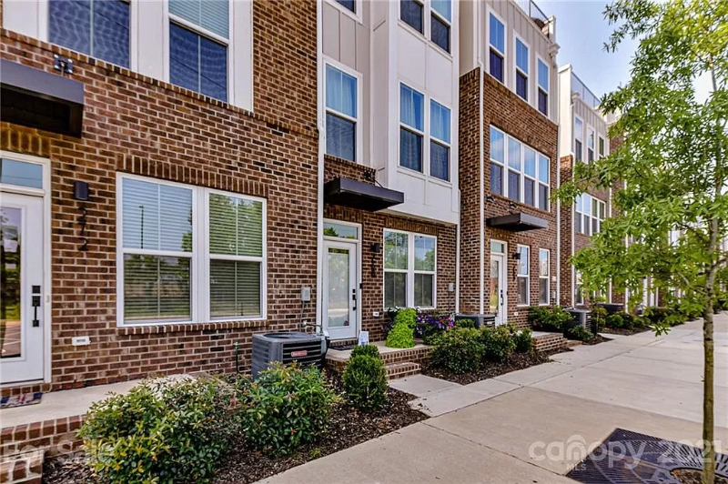 Charlotte Townhome: 272 Parkwood Ave