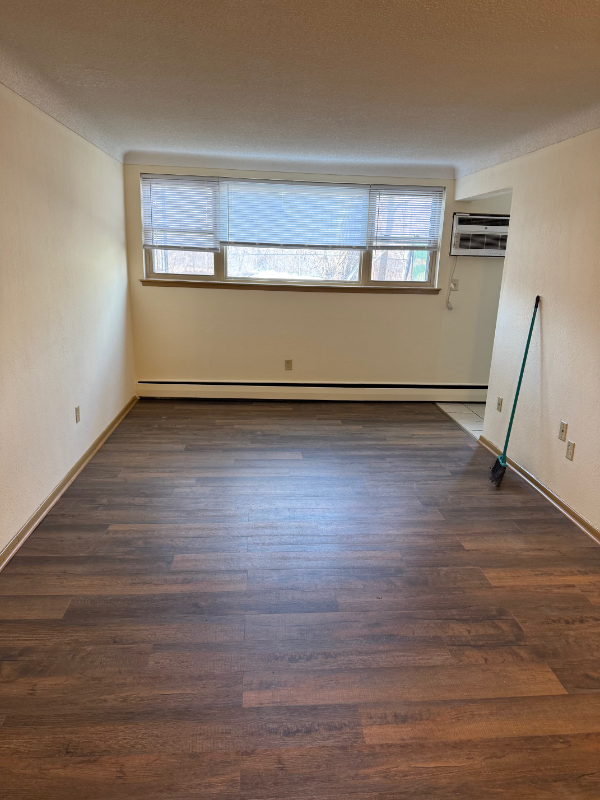 St. Paul Apartment: 1161 st clair ave