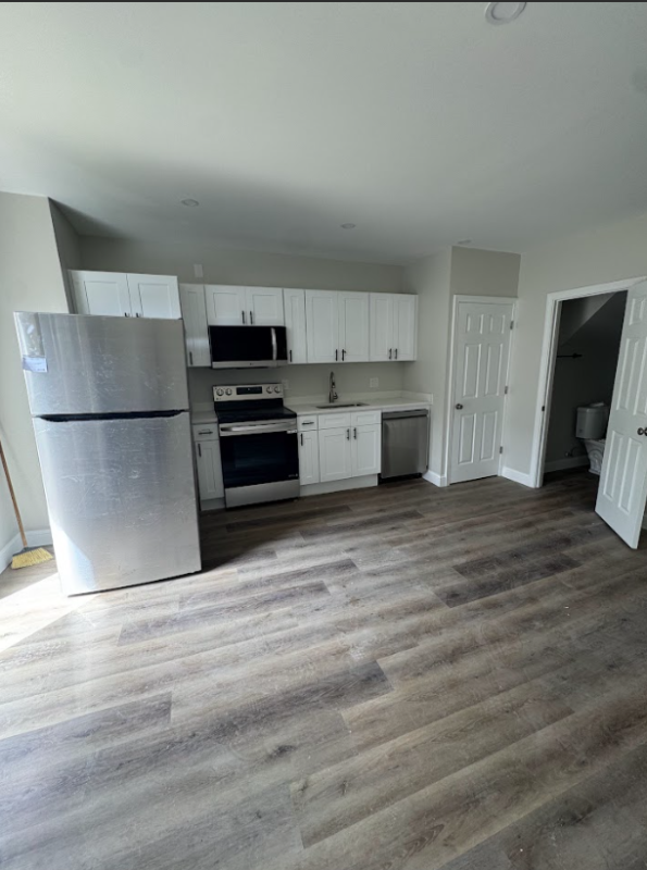 Farmington Apartment: 510 Main st