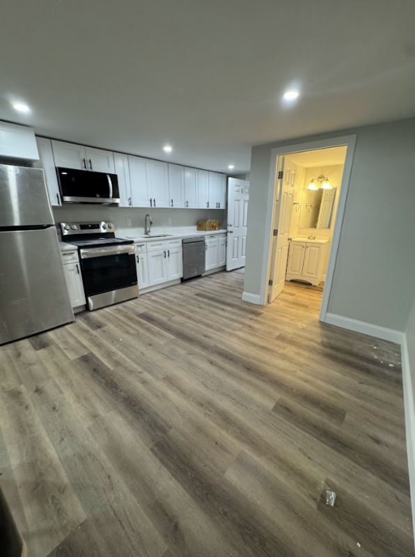 Farmington Apartment: 510 Main st