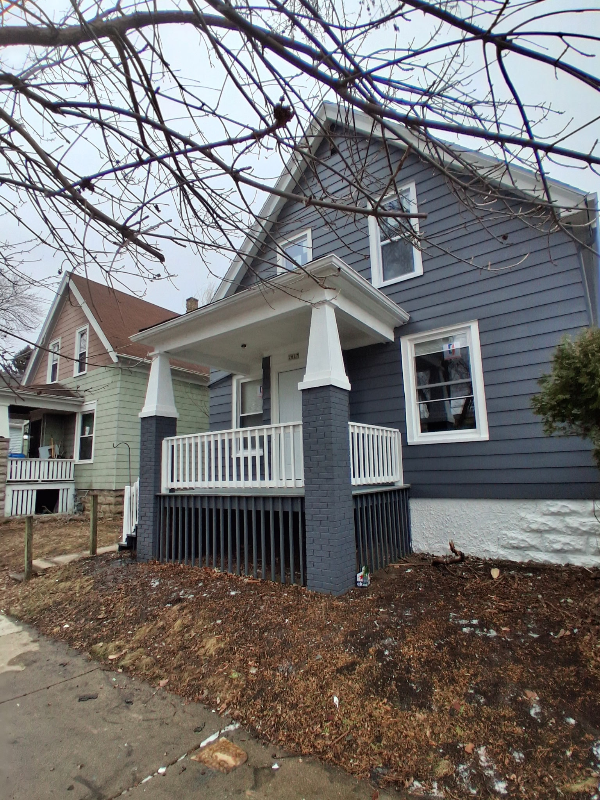 milwaukee House: 2875 w grant