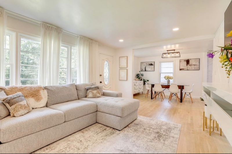 Decatur House: 964 Scott Cir