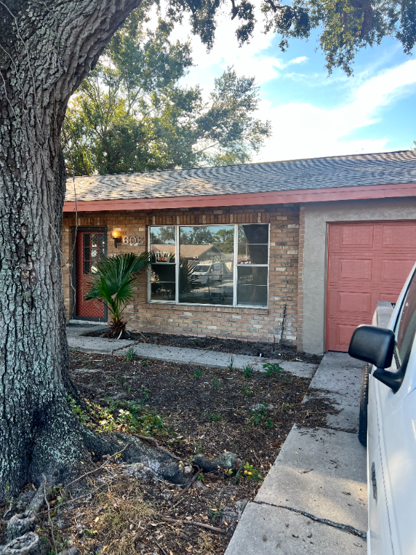 Bradenton House: 608 60th Ave Drive West