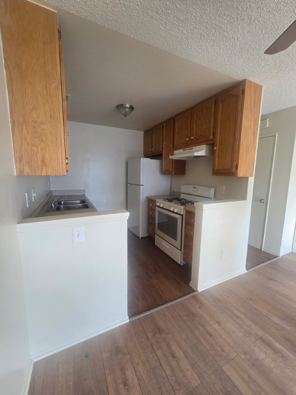 Riverside Apartment: 5906 Challen Ave