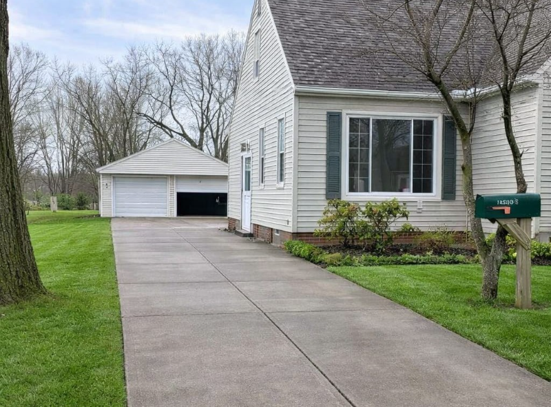 Maple Heights House: 14509 Rockside Rd