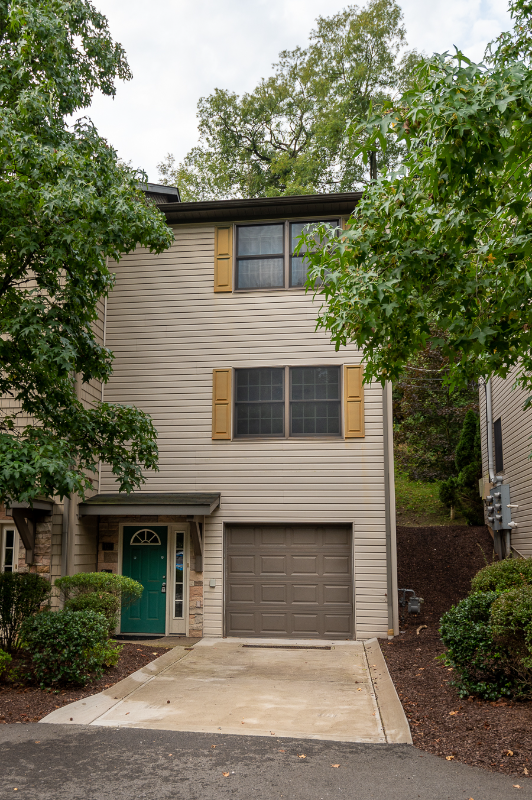 Pittsburgh House: 127 Banksville Place