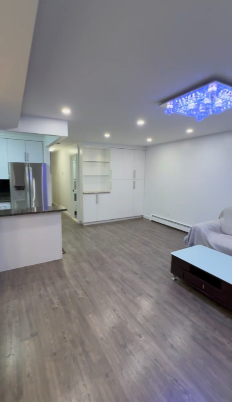 bayside House: 4536 204 st