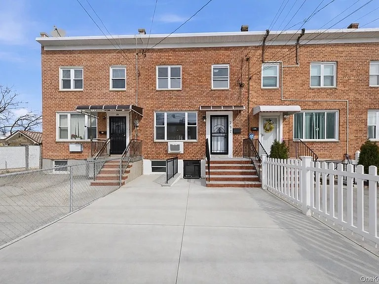 Bronx House: 252 Brinsmade Avenue