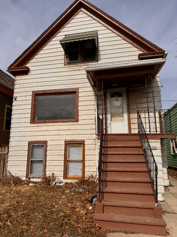 Milwaukee House: 2004 W Lincoln Ave