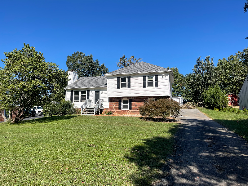 Evington House: 2271 Sunburst Rd