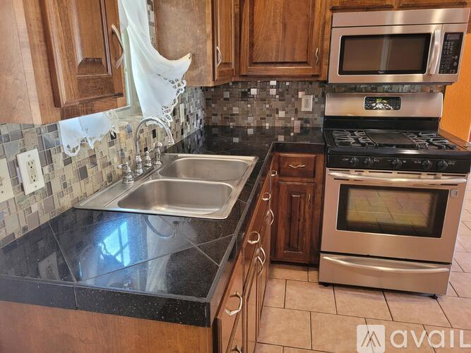 Jacksonville House: 1107 Devereaux St