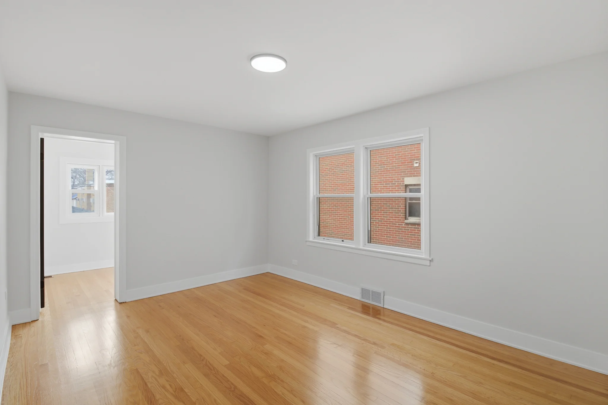 Chicago Apartment: 2521 W Farragut Ave Chicago IL