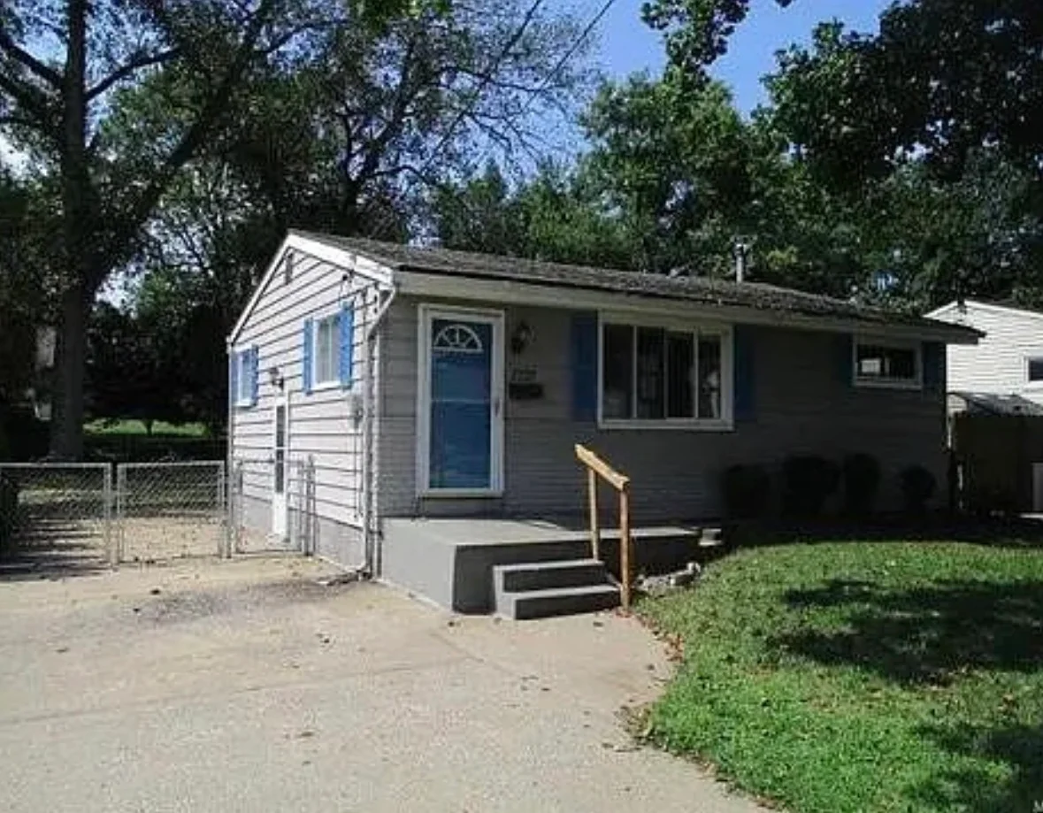 Saint Louis House: 7737 Clevedon St