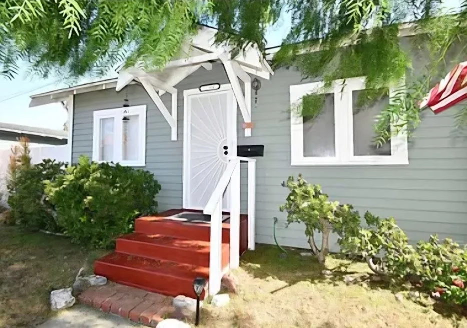 Torrance House: 2264 Sierra St