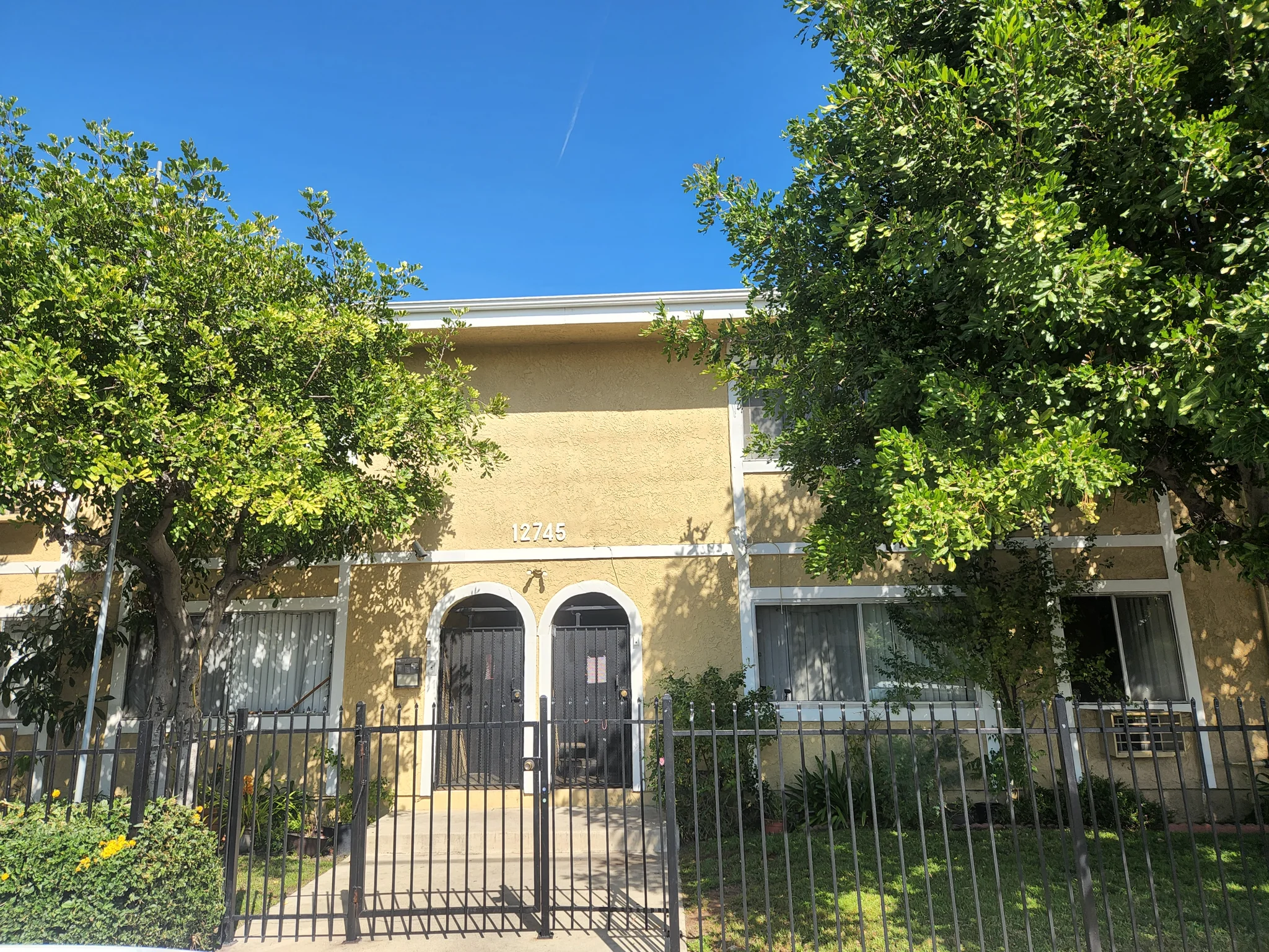 North Hollywood Apartment: 12745 Vanowen Street