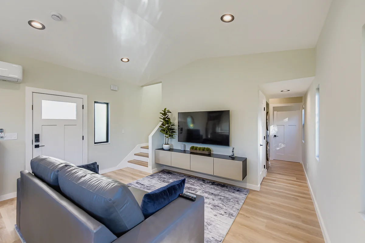 Vista House: 1656 York Dr