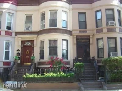 Brooklyn Townhome: 1015 Lincoln Pl
