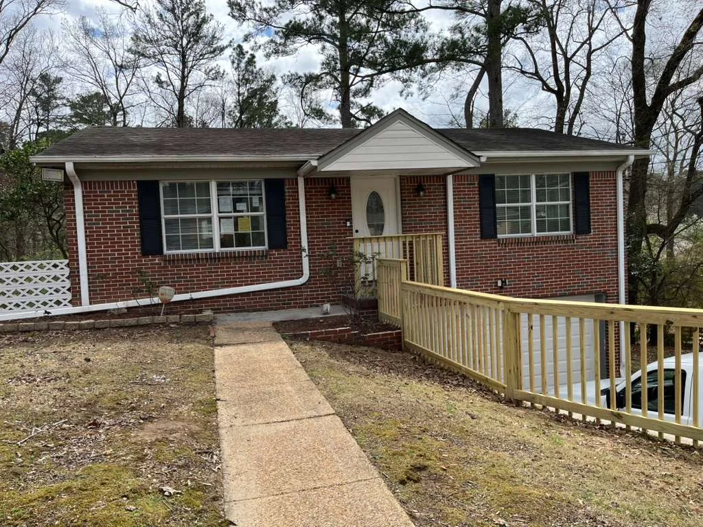 Birmingham House: 1308 woodfall dr