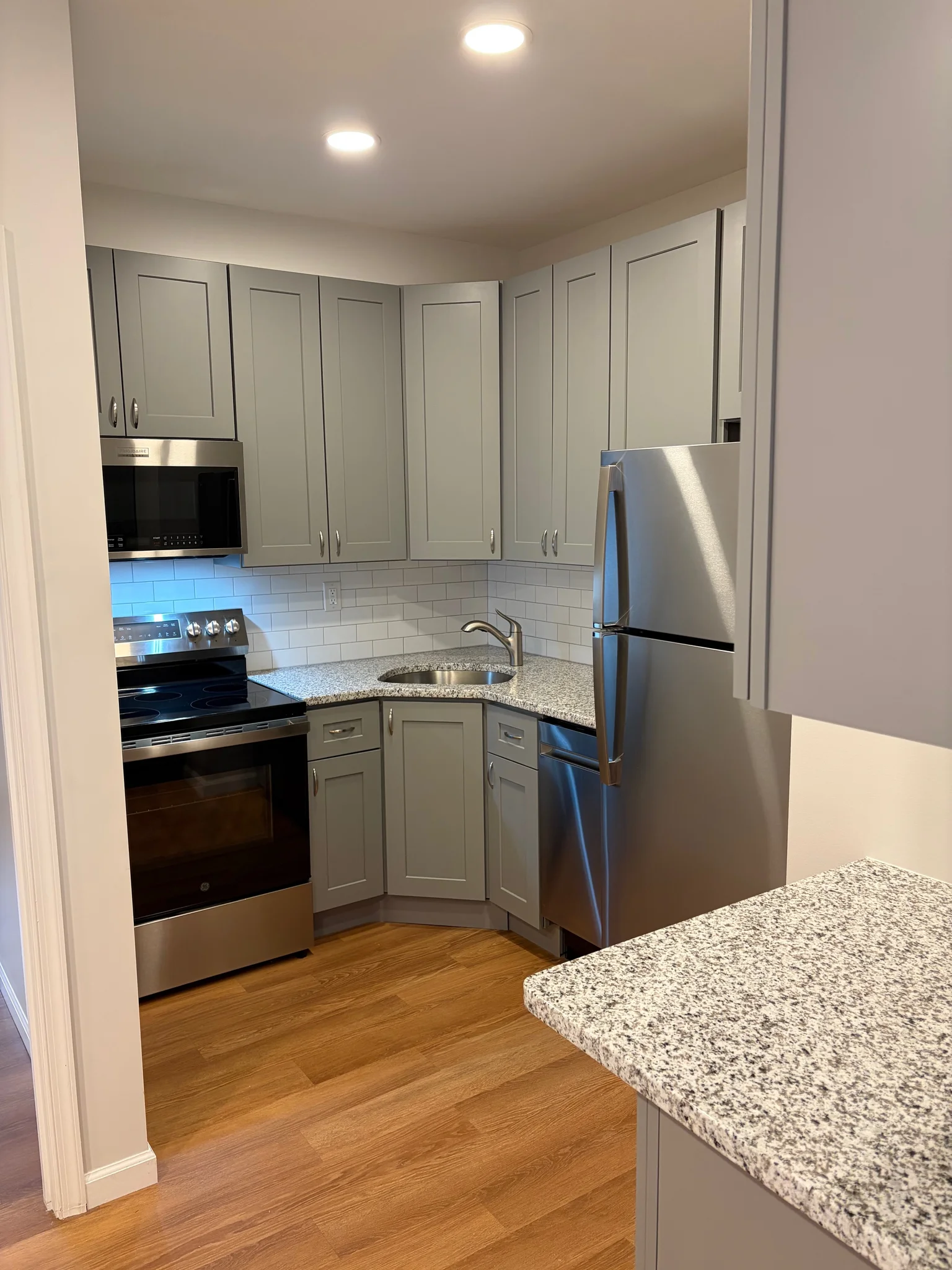 Baltimore Apartment: 15 E Read Street