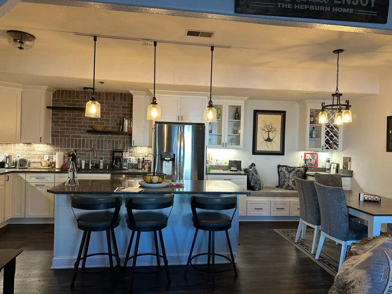 Brookfield Condo: 370 Jennifer Lane