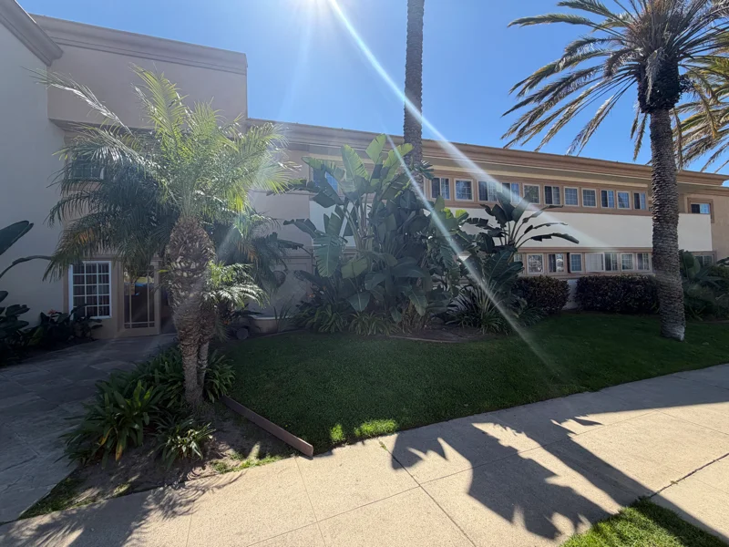 Playa del Rey Apartment: 8306 W Manchester Ave