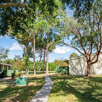 Leesburg Apartment: 33305 Ryan Drive