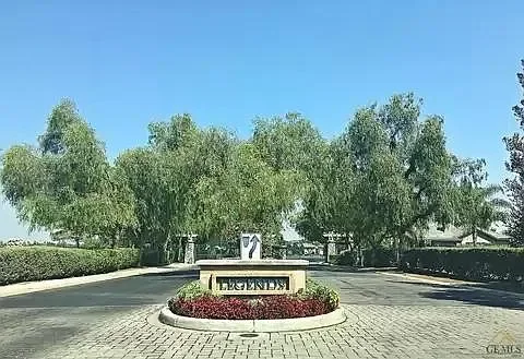 Bakersfield House: 5313 Pelican Hill Dr