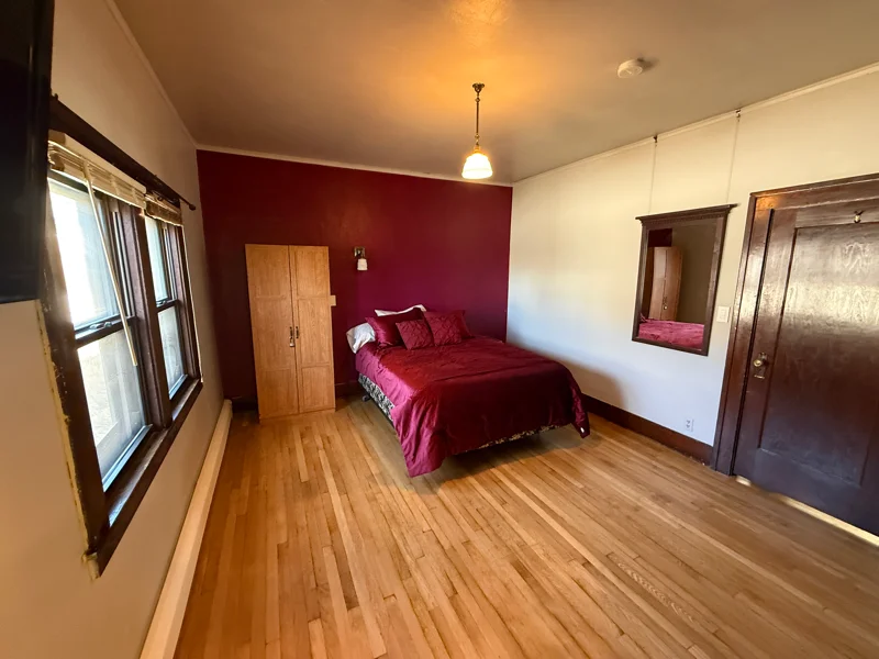 Butte House: 1122 W Mercury St