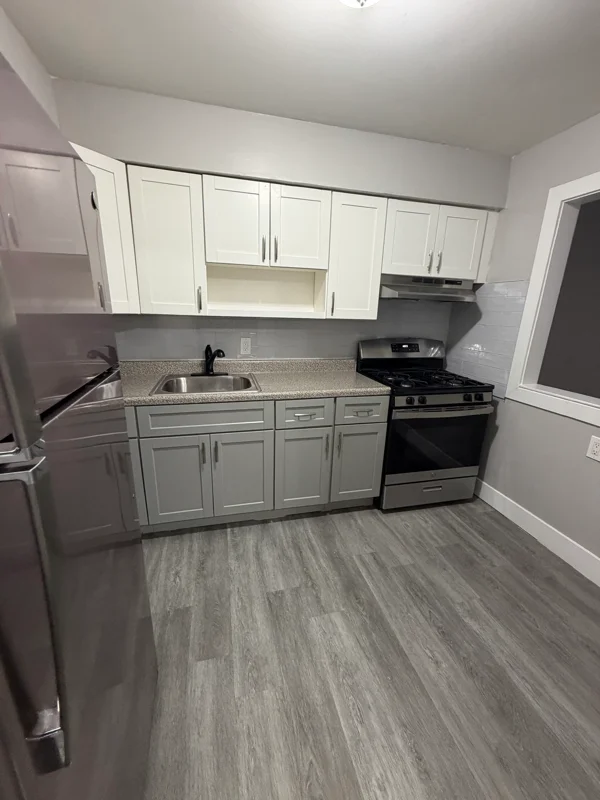 Orange Apartment: 385 Park Ave