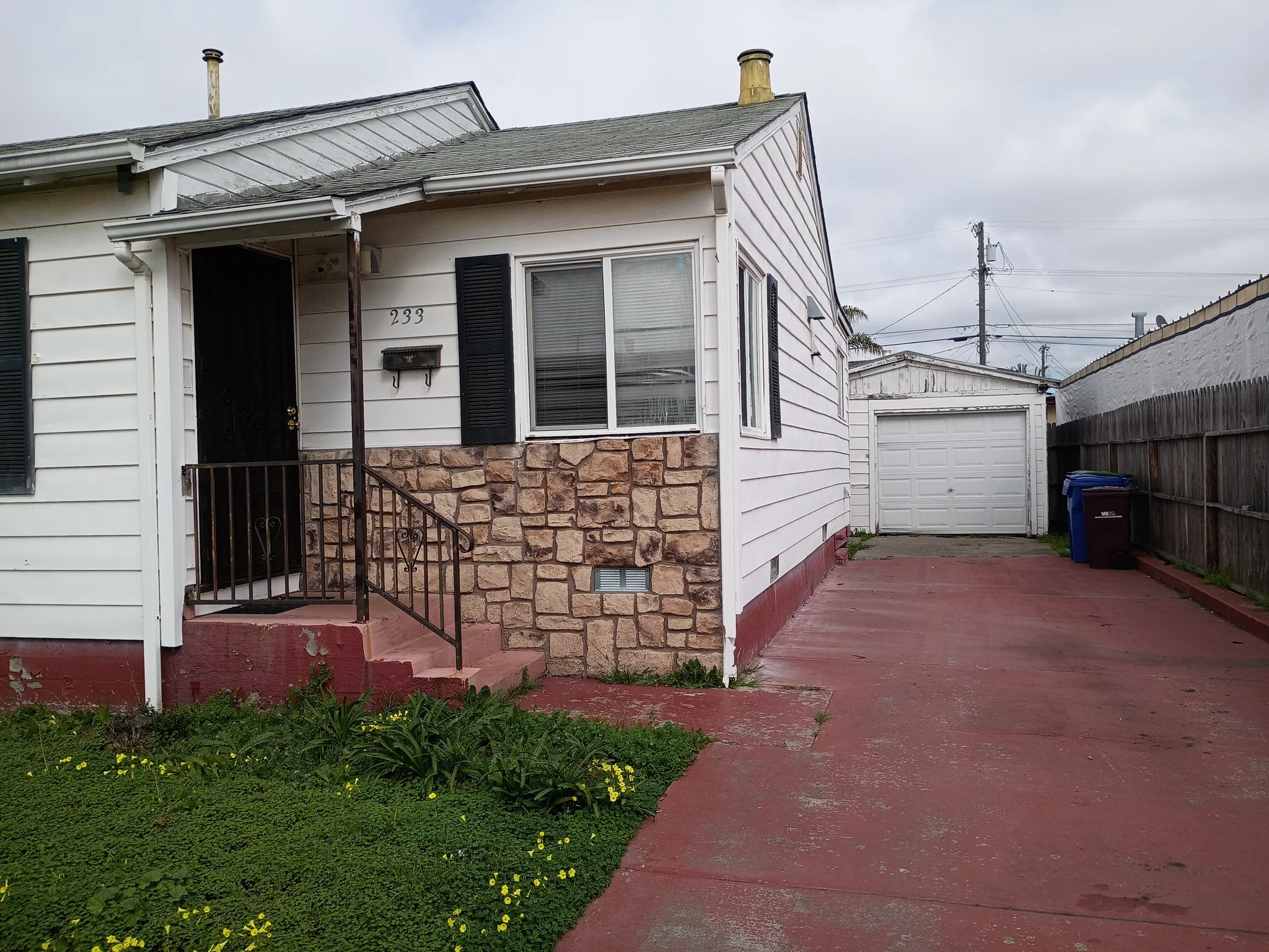 Oakland House: 233 Cairo Rd