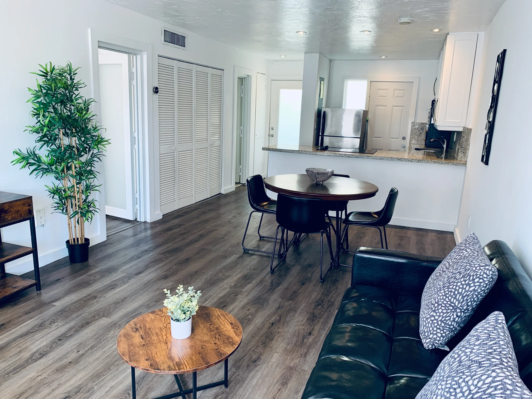 Miami Beach Condo: 528 Meridian Ave