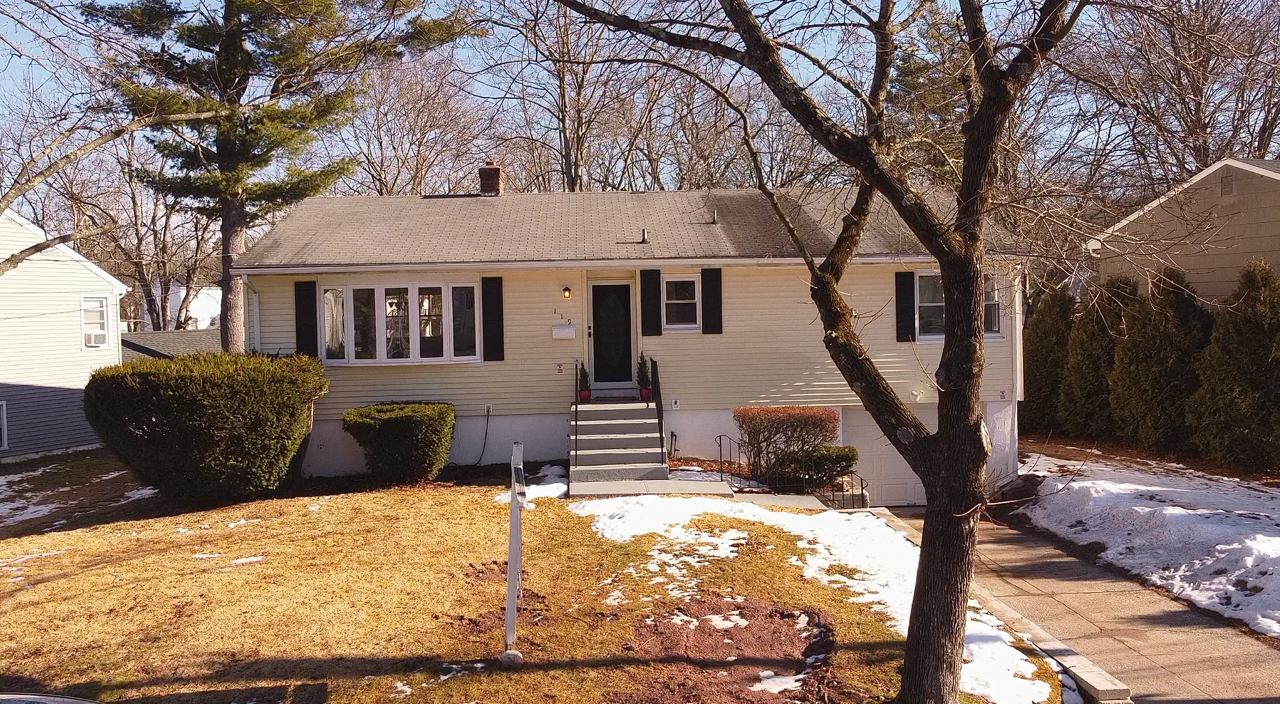 New Haven House: 119 Brooklawn Cir