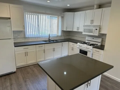 Los Angeles Multiplex: 6060 La Prada