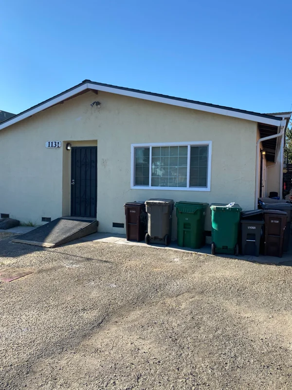 Oakland Apartment: 1131 88th Ave