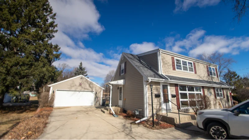 Waukesha Multiplex: 1400 / 1402 Summit Ave