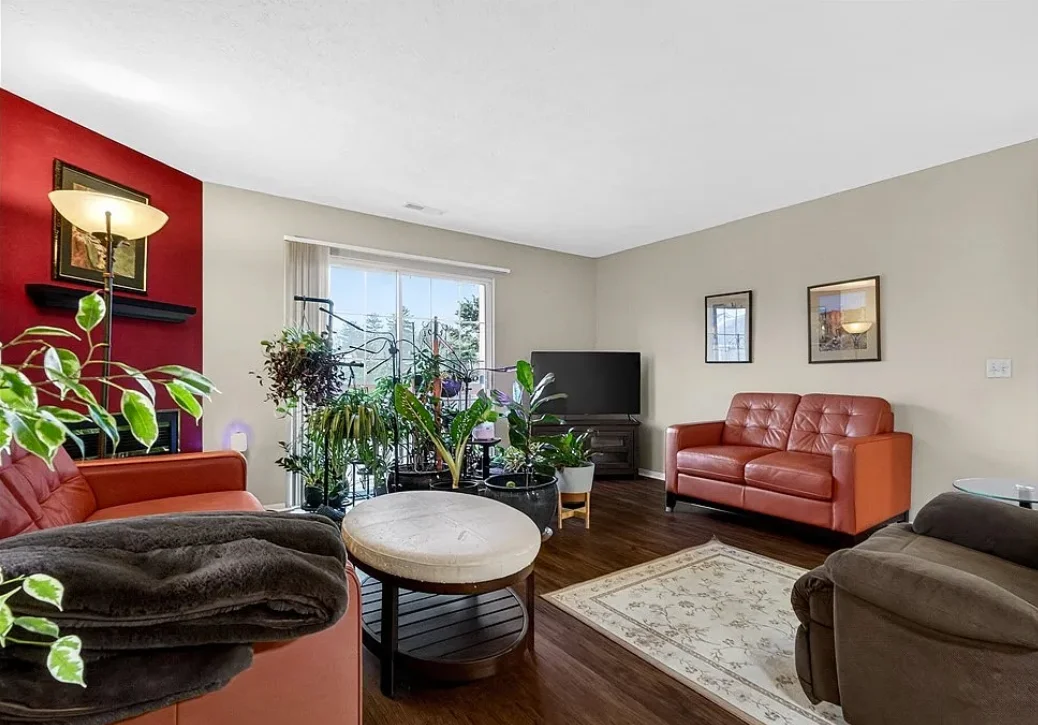 Twinsburg Apartment: 10373 Glenway Dr