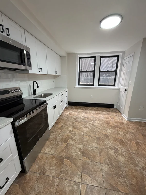 East Orange Apartment: 150 S Harrison St