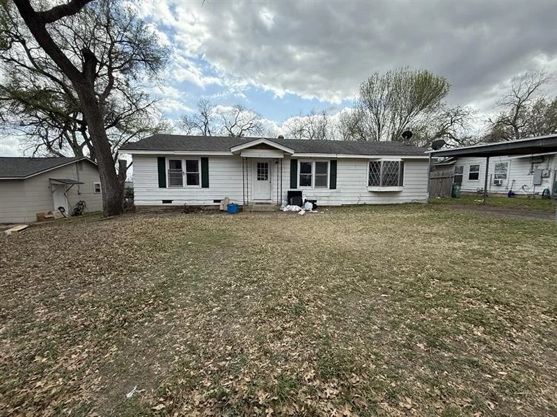 Cameron House: 611 E 5th St.