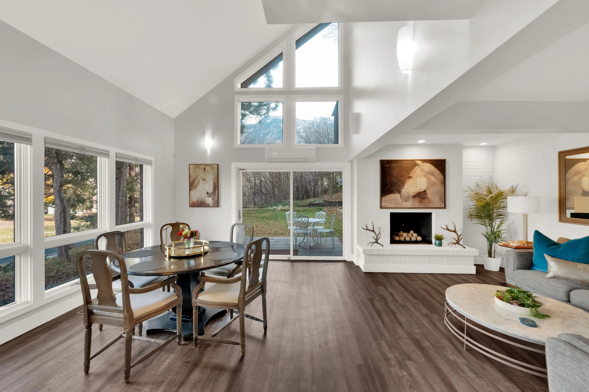 Sandy House: 2578 Dimple Dell Rd