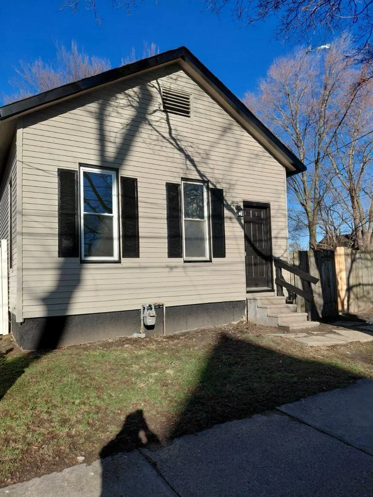 Toledo House: 220 Wasaon St