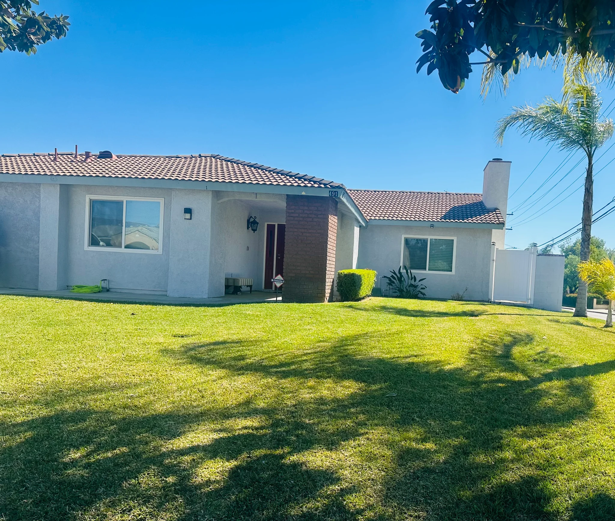 Rialto House: 491 W Carter St