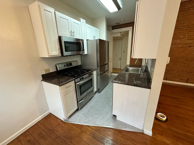 Cincinnati House: 10 W Hollister St