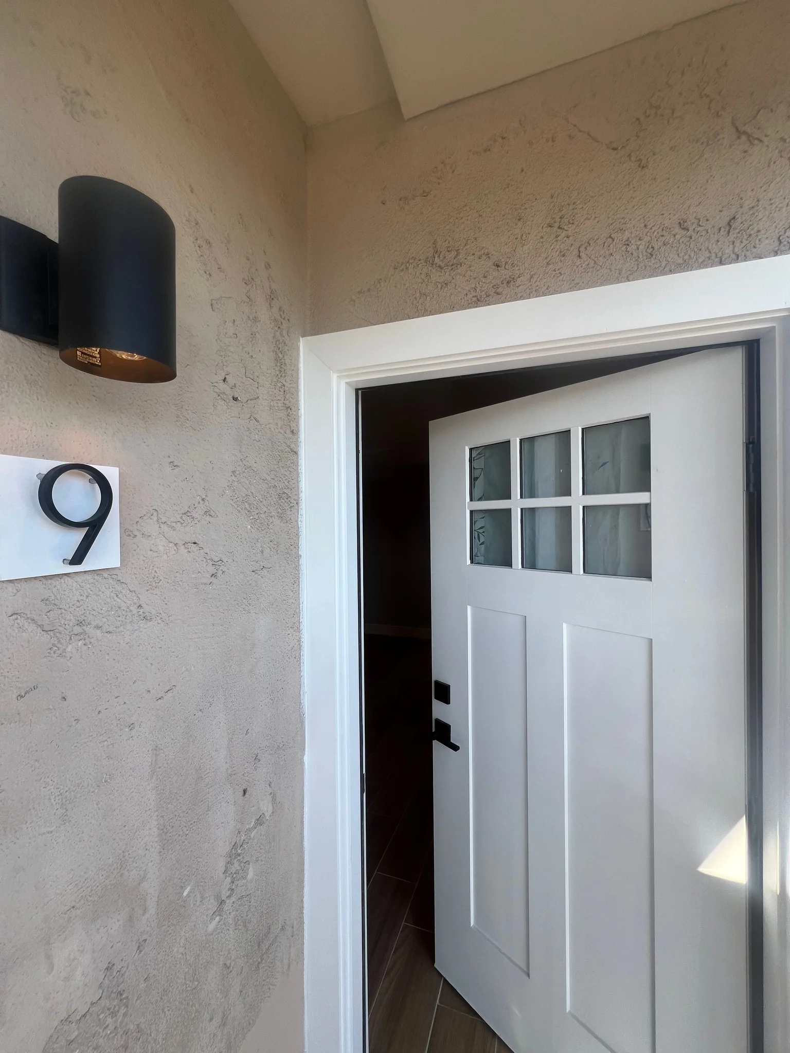 Van Nuys Apartment: 14921 Vanowen