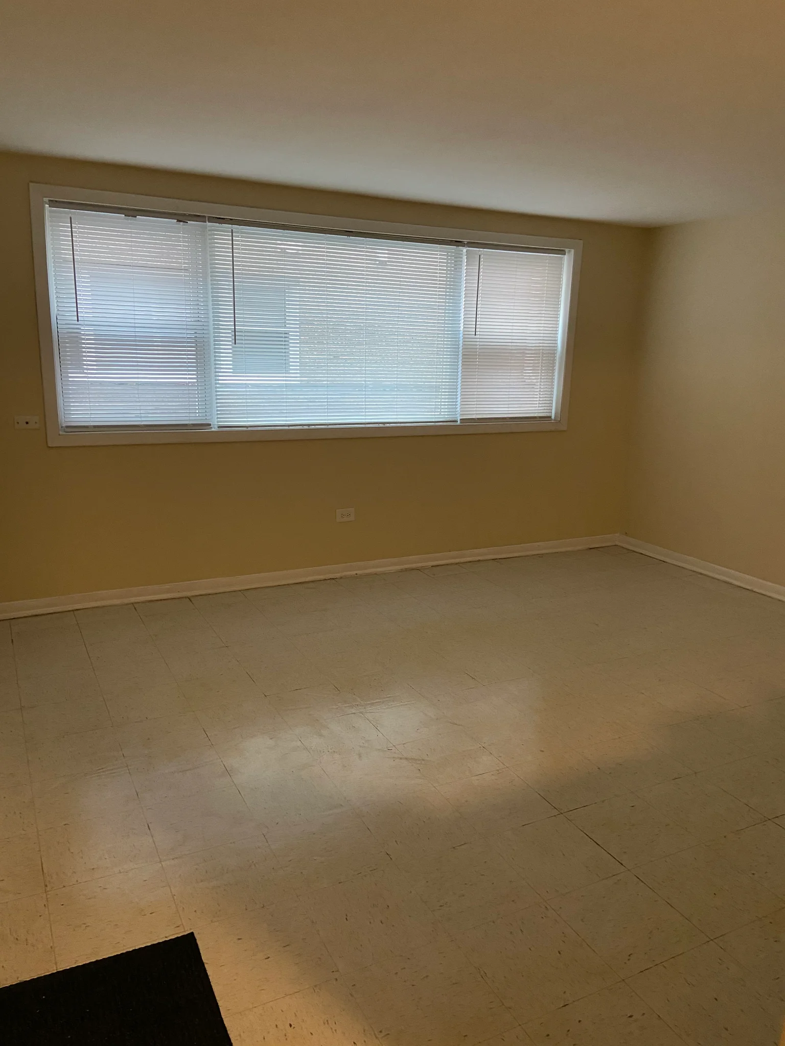 Melrose Park Apartment: 1971 N 19th Ave