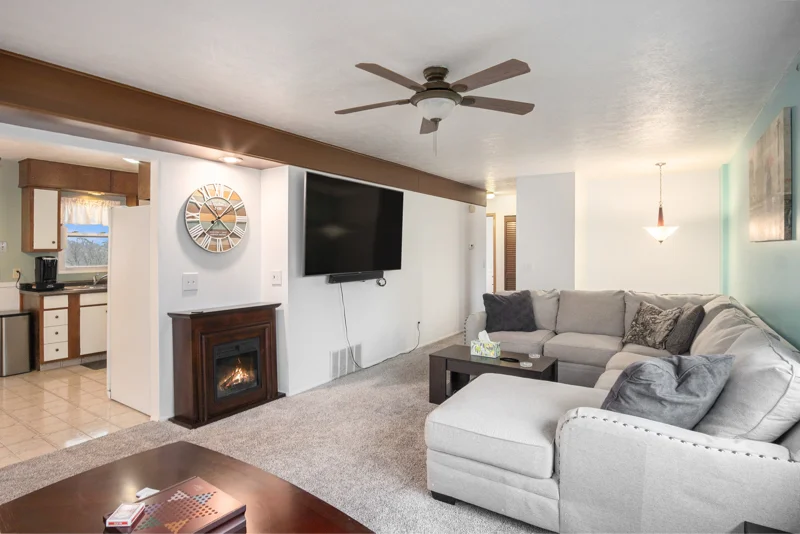 Omaha House: 9650 Sahler St