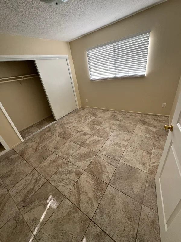 LOS ANGELES Apartment: 1193 N ARDMORE #9