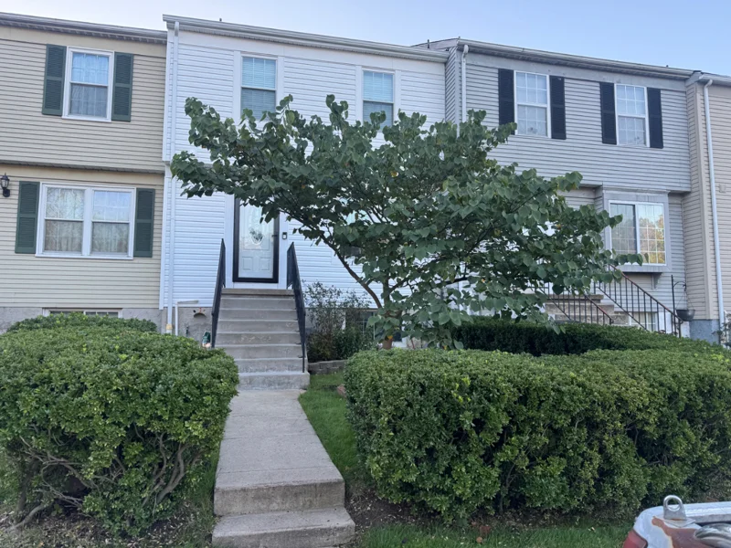 Essex Townhome: 1913 Newhaven Dr